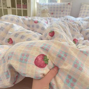 Ins Girls Strawberry Bedding Sets 2025 New Queen Size Bed Sheet Set Duvet Cover Set With Pillowcase No Filling