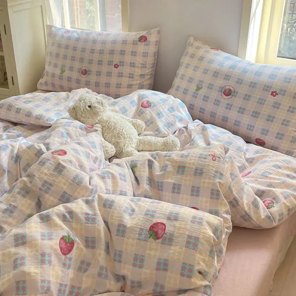 Ins Girls Strawberry Bedding Sets 2025 New Queen Size Bed Sheet Set Duvet Cover Set With Pillowcase No Filling - Image 4